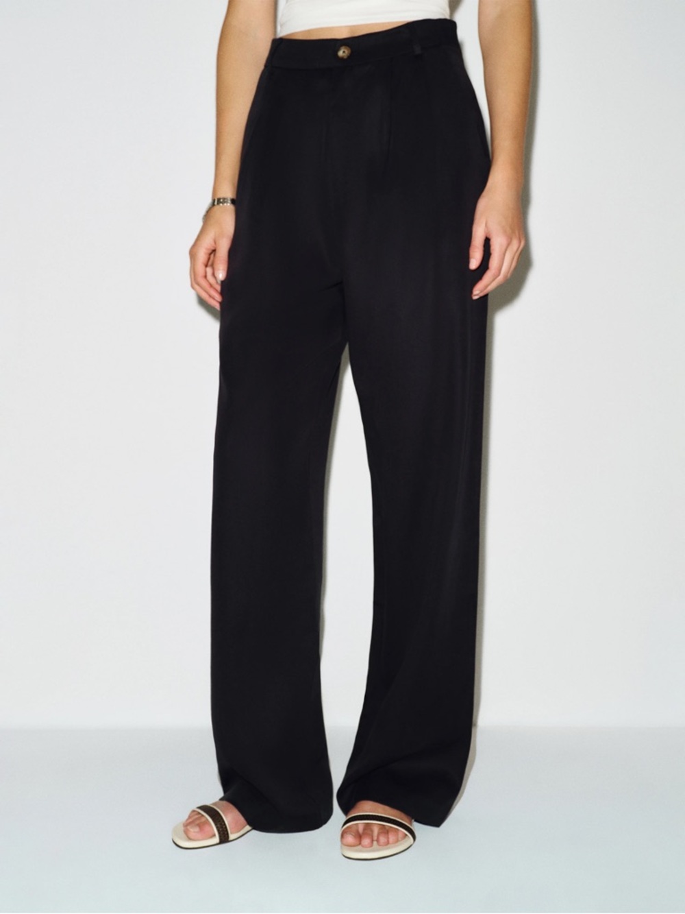 Reformation Black Wide-Leg Pleated Slacks - size 6P